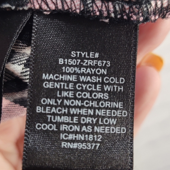 Sanctuary Plaid Pink Long Sleeve Blouse Size Medium Tie‎ Bottom - Picture 5 of 5